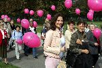 Den Haag 1 oktober 2004
Walk for life van de borstkankerbestrijding op het malieveld. 
Pink Ribbon. 
Mariska Hulscher