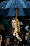 Amsterdam 18 oktober 2004
Prinses Maxima bij Continental Sports in Amsterdam. 
Maxima onder paraplu