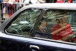 Den Haag 20 oktober 2004
Prinses Maxima bij Raad v State en koningin Beatrix in auto. 
Maxima kijkt verschrikt.