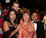 Amsterdam 21 oktober 2004
Uitreiking van de televizierring in HMH.
Nelleke v d Kroft met kinderen