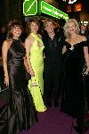 Amsterdam 18 oktober 2004
Uitreiking Beau Monde awards in Tuschinski.
Addy v d Krommenacker met Sandra Reemer Jette v d Mey en Pernille la Lau
