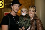 Schiphol 12 oktober 2004
Charly Luske met Tanja Jess en zoontje Billy op schiphol.