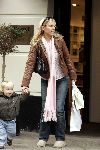 Amsterdam 15 oktober 2004
Tanja Jess met zoontje Billy op PC Hooftstraat bij Wolford