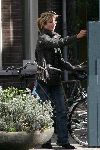 Amsterdam 2 oktober 2004
Wendy v Dijk op fiets bij parkeermeter