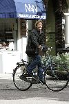 Amsterdam 2 oktober 2004
Wendy v Dijk op fiets in Amsterdam