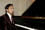 Zeist 26 oktober 2004
Presentatie dvd Wibi Soerjadi in zijn huis.
Wibi  achter zijn vleugel van Bechstein