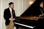 Zeist 26 oktober 2004
Presentatie dvd Wibi Soerjadi in zijn huis.
Wibi  achter zijn vleugel van Bechstein