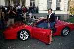 Zeist 26 oktober 2004
Presentatie dvd Wibi Soerjadi in zijn huis.
Wibi met ferrari