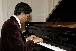 Zeist 26 oktober 2004
Presentatie dvd Wibi Soerjadi in zijn huis.
Wibi  achter zijn vleugel van Bechstein