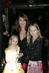 Amsterdam 2 oktober 2005
Premiere Beauty and the beast in Carre.
Angela Groothuizen met dochters