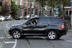 Amsterdam 30 oktober 2005
Anouk Smulders in BMW X5 jeep