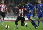 Eindhoven, 15 Oktober 2005
Kompetiewedstrijd Seizoen 2005/2006
PSV-AZ, eindstand 3-0
Arouna Kone in duel met Barry Opdam
© foto Peter Smulders BV