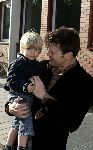 Amsterdam 12 oktober 2005
Beau v Erven Dorens met  zoon Bobby bij Onze Lieve Vrouwe gasthuis