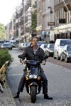 Amsterdam 3 oktober 2005
Bert Kuizenga op scooter op pc hooftstraat