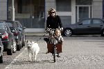 Amsterdam 29 oktober 2005
Danielle Overgaag met dochter Fiene Oerlemans in bakfiets en hond evert