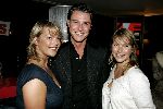 Amsterdam 10 oktober 2005
Esquire best geklede m an van 2005 verkiezing.
Debbie Berbee met zus en Martijn Lusink