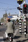 Amsterdam 3 oktober 2005
Edwin de Roy v Zuydewijn op fiets op pc hooftstraat door het rode verkeerslicht
