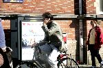 Amsterdam 3 oktober 2005
Edwin de Roy v Zuydewijn op fiets op pc hooftstraat
