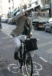 Amsterdam 3 oktober 2005
Edwin de Roy v Zuydewijn op fiets op pc hooftstraat