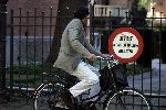 Amsterdam 3 oktober 2005
Edwin de Roy v Zuydewijn op fiets op pc hooftstraat