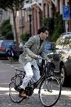 Amsterdam 3 oktober 2005
Edwin de Roy v Zuydewijn op fiets op pc hooftstraat