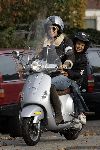 Amsterdam 29 oktober 2005
Joelle Gullit met Estelle Gullit op vespa scooter
