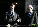 Naarden 20 oktober 2005
Trouwen Prins Floris en Aimee Sohngen in stadhuis Naarden.
Jan Peter Balkenende en Frans Weisglas