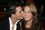 Volendam 21 oktober 2005
Jan Smit met zijn vriendin in cafe in Volendam na winnen van de televizierring. kussend