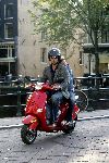 Amsterdam 5 oktober 2005
Thijs Romer met Katja Schuurma op Vespa scooter. Katja ligt lekker tegen zijn rug te slapen.