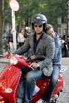 Amsterdam 5 oktober 2005
Thijs Romer met Katja Schuurman op Vespa scooter. Katja ligt lekker tegen zijn rug te slapen.