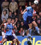 Eindhoven, 12 maart 2000
PSV-FC Utrecht, eindstand 2-1
Aanvoerder Mitchell v d Gaag met links van hem Dirk Kuyt