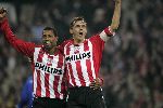 Eindhoven, 15 Oktober 2005
Kompetiewedstrijd Seizoen 2005/2006
PSV-AZ, eindstand 3-0
Phillip Cocu blij na zijn tweede doelpunt samen met Robert PSV
© foto Peter Smulders BV