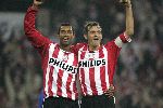 Eindhoven, 15 Oktober 2005
Kompetiewedstrijd Seizoen 2005/2006
PSV-AZ, eindstand 3-0
Phillip Cocu na zijn tweede doelpunt met links van hem Robert © foto Peter Smulders BV