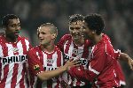 Eindhoven, 15 Oktober 2005
Kompetiewedstrijd Seizoen 2005/2006
PSV-AZ, eindstand 3-0
Phillip Cocu na zijn tweede doelpunt met links van hem Robert PSV Jason Culina en rechts van hem Michael Lamey
© foto Peter Smulders BV