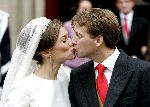 Naarden 22 oktober 2005
Trouwen Prins Floris en Aimee Sohngen in kerk naarden Vesting. 
Prinses Aimee kussend