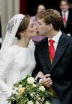 Naarden 22 oktober 2005
Trouwen Prins Floris en Aimee Sohngen in kerk naarden Vesting. 
Prinses Aimee kussend
v