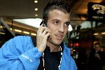 Amsterdam 9 oktober 2005
Aankomst Nederlands elftal op schiphol na kwalificatie WK
Rafael  v d Vaart met gsm