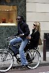 Amsterdam 28 oktober 2005
Regilio Tuur met zijn vriendin op Johnny Loco fiets