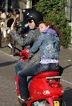 Amsterdam 5 oktober 2005
Thijs Romer met Katja Schuurman op Vespa scooter. Katja ligt lekker tegen zijn rug te slapen.