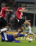 Eindhoven, 15 Oktober 2005
Kompetiewedstrijd Seizoen 2005/2006
PSV-AZ, eindstand 3-0
Timmy Simons ontwijkt sliding van Kenneth Perez
© foto Peter Smulders BV