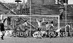 Rotterdam, 24 mei 1981
PSV-SPARTA, eindstand 3-0
Dick Advocaat scoort voor Sparta, doelman Pim doesburg is verslagen, verder op de foto Willy Janssen (R) en geheel links rob Landsbergen
