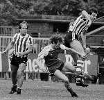 Rotterdam, 24 mei 1981
PSV-SPARTA, eindstand 3-0
Paul Postuma wordt belaagd door Dick Advocaat