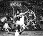 1984
AJAX-PSV
Ernie Brandts in duel met Gerald Vanenburg