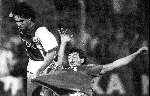 1984
AJAX-PSV
Ernie Brandts in duel met Gerald Vanenburg
Shirtje trekken