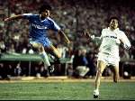 Madrid, April 1988
Real Madrid-PSV , eindstand 1-1
1/2 finale Europacup I
Gerald Vanenburg in duel met de huidige bondscoach van Spanje, Camacho