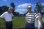 Guus Hiddink en Leo Beenhakker tijdens een rondje golf
Golfen