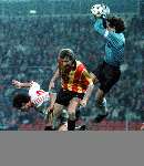 Eindhoven,8 februari 1989
Super europacup PSV-KV Mechelen, eindstand 1-0
Hans Gilhaus koppend boven Graeme Rutjes en doelman Preudome