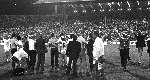 PSV winnaar Europacup 1988
met Erik Gerets, Ivan Nielsen en Eddy Dubbelboer ( geheel rechts op de foto )Hans Gilhaus, Soren Lerby Kees Ploegsma Patrick lodewijks Addick Koot Dr. C v d Brekel Voorzitter Jacques Ruts en Harry v Raaij



PETER SMULDERS BV