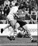 10 April 1985
Bekerwedstrijd tussen PSV-AJAX met Huub Stevens in duel met Johan Cruyff.
Zware overtreding ( zie voet ) !!