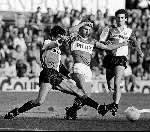 Feyenoord-PSV 1984
Michel v d Korput in duel met Hallvar Thoresen
Op de achtergrond Henk Duut